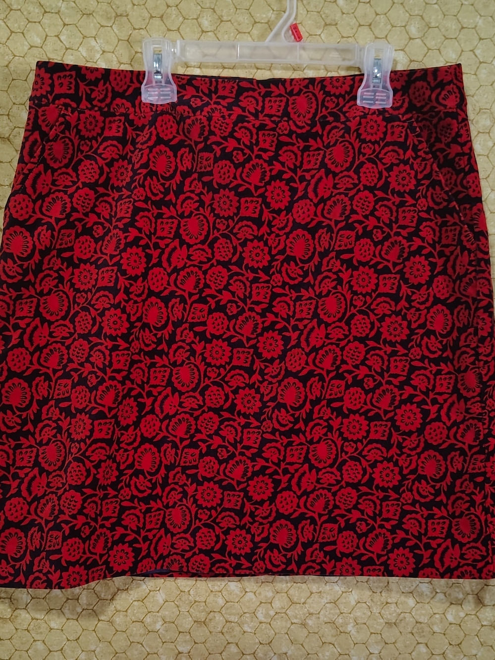 Boden Size 10L Red and Black Floral A-Line Velour Skirt Pockets Zippered